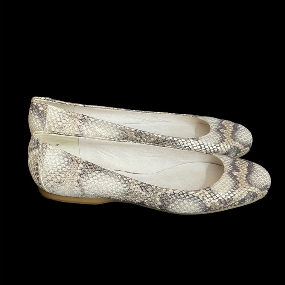 Stuart Weitzman Snakeskin Flats Size 7.5 M - Picture 3 of 15